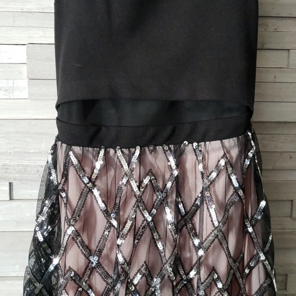 Glamorous Evening Gown/Prom Dress - Picture 3 of 4